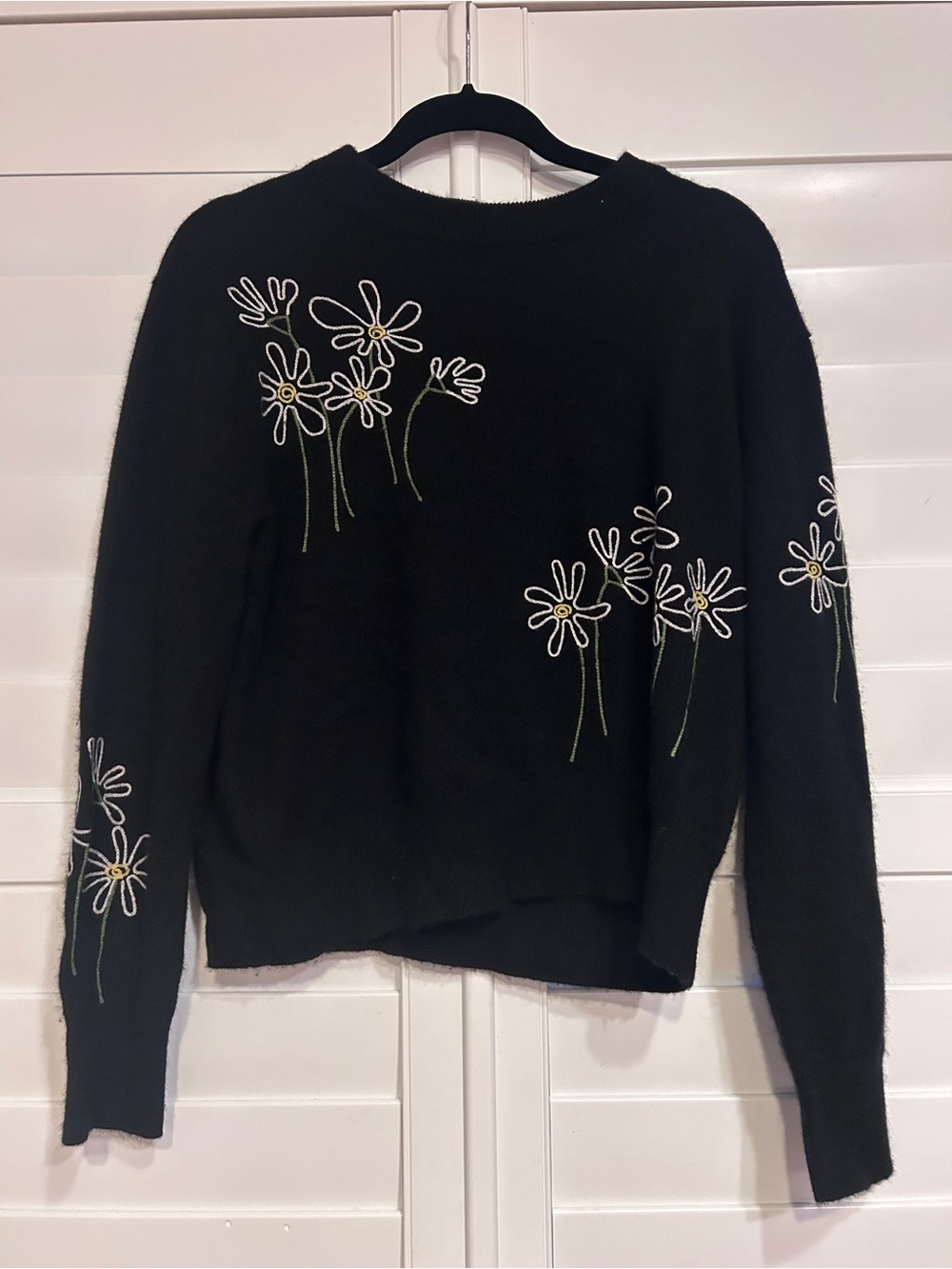 White + Warren Embroidered Flower Crew Neck Cashmere Sweater Black White Med